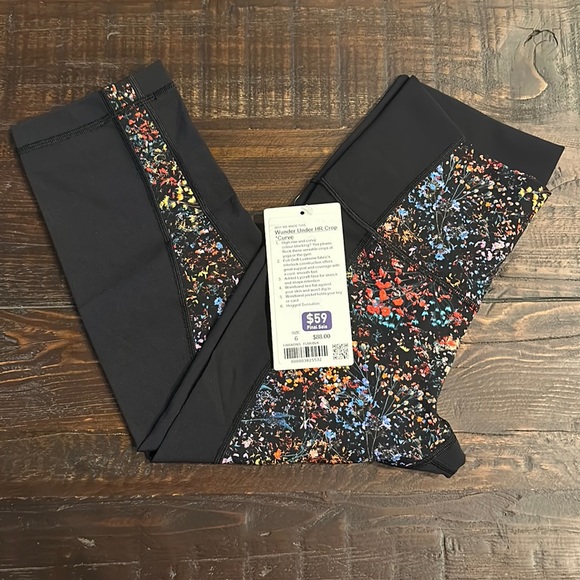 Lululemon Wonder Under Crop HR Curve - Picture 1 of 4